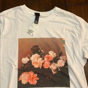 H&M white T-shirt with roses